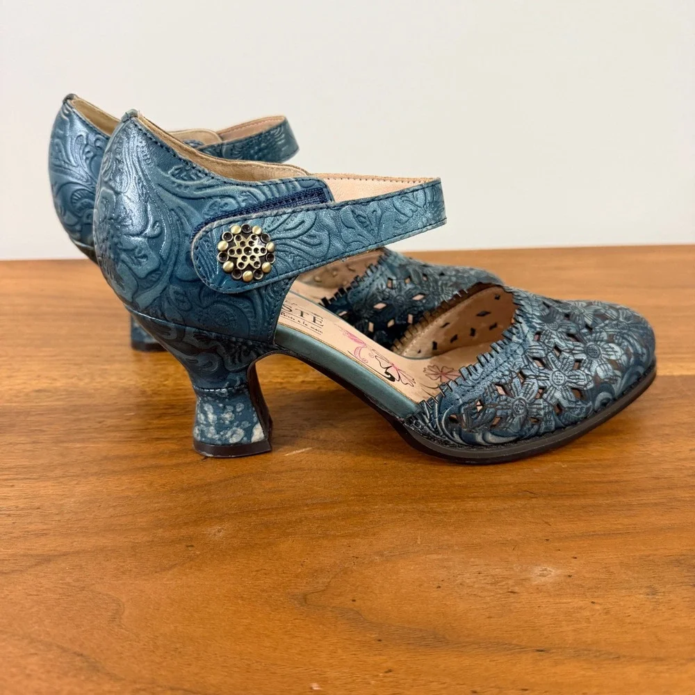 Spring Step LArtiste Visionary-Blu Teal Leather Floral Cutout Mary Jane Heels 39